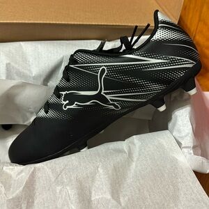 NWB-PUMA youth soccer cleats